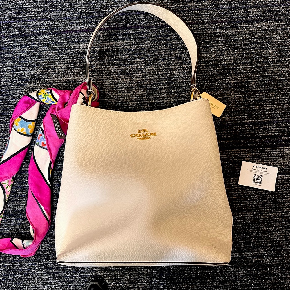 Coach Mollie Bucket Bag with accessories!